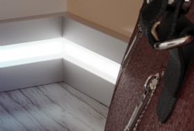 Lightning skirting boards